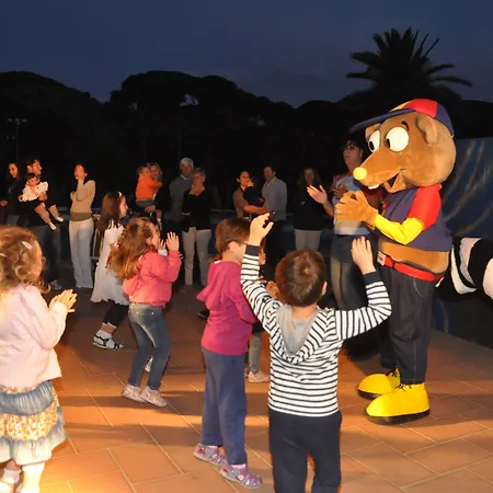 Le Acacie 3* カポリーヴェリ