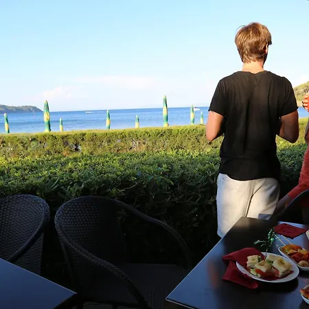 アパートホテル Le Acacie カポリーヴェリ