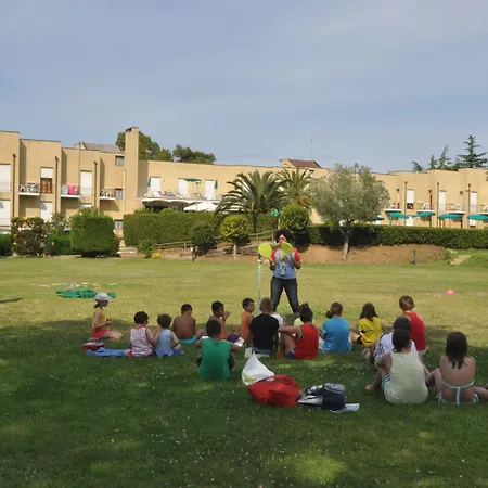 Le Acacie 3* カポリーヴェリ