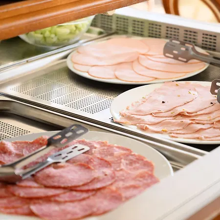 Le Acacie 3* カポリーヴェリ